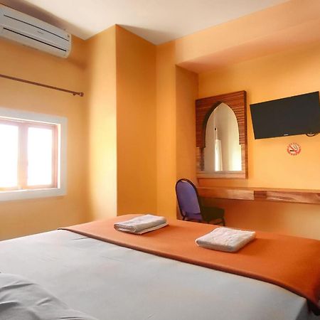Hotel Syariah Larismanis Семаранг Экстерьер фото